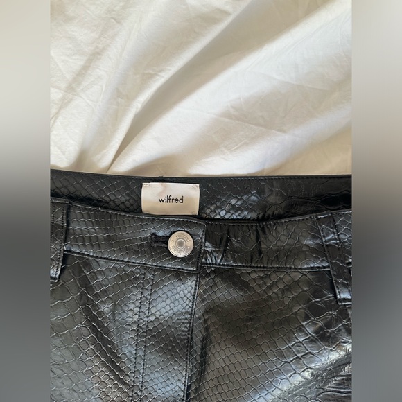 10 Wilfred Aritzia Melina, python high Rise straight pants, faux black leather - Picture 2 of 8